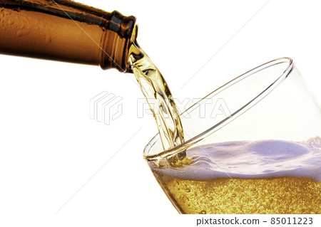The moment you pour a bottle of beer The moment you pour a bottle of beer 85011223