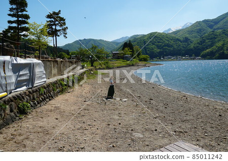 Sunny Shinshu Lake Aoki. Stop by with my wife for the first time in a long time. It has never been so sunny. 85011242
