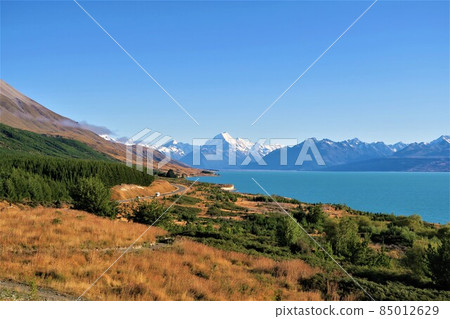 Mount Cook, a mountain that penetrates the clouds Mount Cook, a mountain that penetrates the clouds 85012629