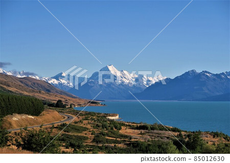 Mount Cook, a mountain that penetrates the clouds 85012630