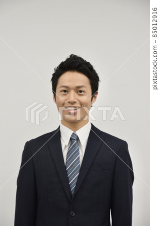 Young man, upper body Young man, upper body 85012916