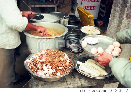 Cooking scenery of Nepalese food "Dal Bhat" -February 1996 (Chitawan / Nepal) Cooking scenery of Nepalese food "Dal Bhat" -February 1996 (Chitawan / Nepal) 85013932