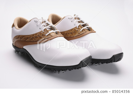Pair of stylish fashionable shoes with unique design, white leather combines with gold 85014356