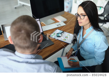 Woman carefully listen to mans explanation on business project 85014428