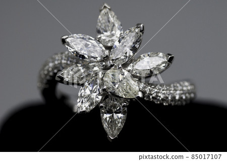 Diamond ring Diamond ring 85017107