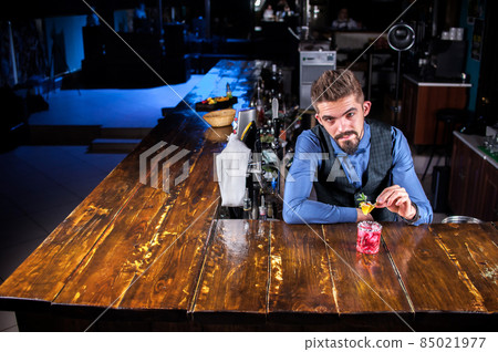 Focused bartender surprises with its skill bar visitors in cocktail bars Focused bartender surprises with its skill bar visitors in cocktail bars 85021977