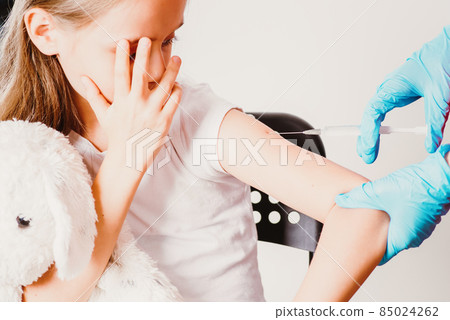 Vaccination is recommended.Health care in hospital.Flu influenza vaccine clinical trials concept, corona virus treatment, close up . Vaccination is recommended.Health care in hospital.Flu influenza vaccine clinical trials concept, corona virus treatment, close up . 85024262