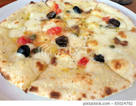 在水壺裡烤的意大利比薩 85024792