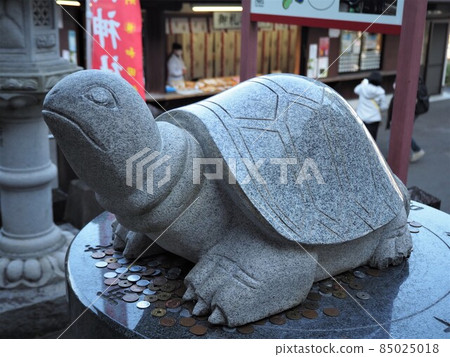 Image of visiting a shrine Image of visiting a shrine 85025018