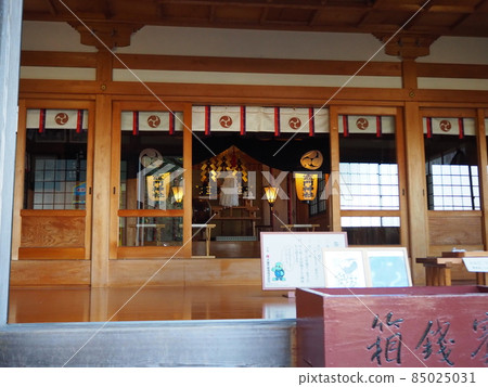 Image of visiting a shrine Image of visiting a shrine 85025031