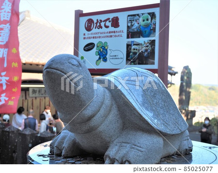 Image of visiting a shrine 85025077