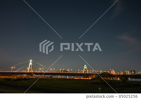 Toyosato Ohashi that emerges in the dusk 85025256