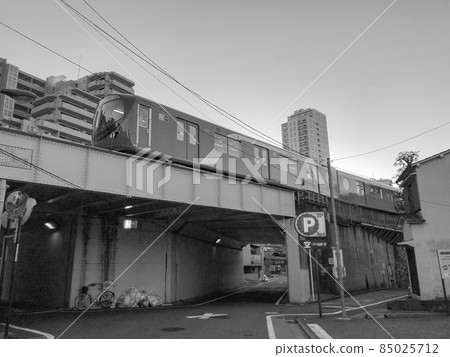 丸之內線 2000 系列在東京妙谷高架運行 丸之內線 2000 系列在東京妙谷高架運行 85025712