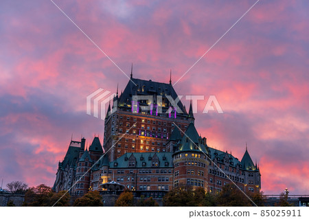 Quebec City Old Town Fairmont Le Chateau Frontenac in autumn dusk, stunning pink and yellow clouds over the sky in the evening. Text in French is "Funicular". Quebec City Old Town Fairmont Le Chateau Frontenac in autumn dusk, stunning pink and yellow clouds over the sky in the evening. Text in French is "Funicular". 85025911