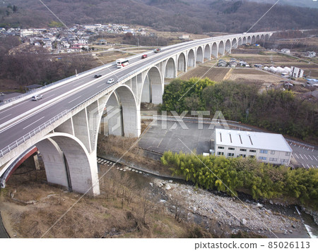 上信越高速公路上田羅馬橋長野縣上田市(無人機鳥瞰圖) 上信越高速公路上田羅馬橋長野縣上田市(無人機鳥瞰圖) 85026113