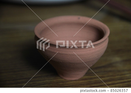 Simple vessel (terracotta) 85026357