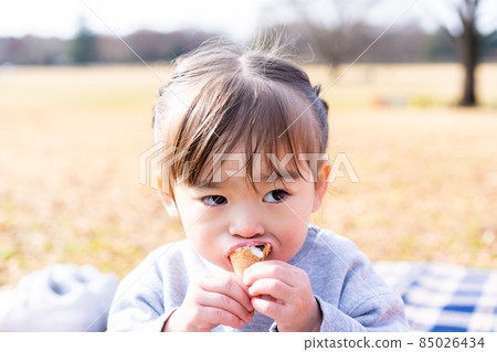 A girl who eats a soft cream A girl who eats a soft cream 85026434
