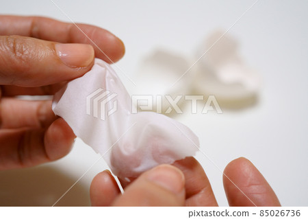 Egg shell and hand holding eggshell membrane Egg shell and hand holding eggshell membrane 85026736
