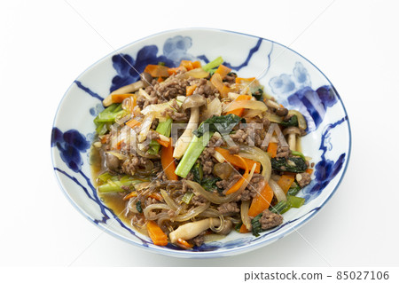 Japchae white background 85027106