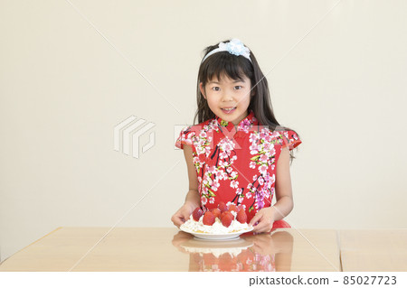 草莓蛋糕的女孩 草莓蛋糕的女孩 85027723
