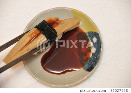 Eat fresh and delicious conger eel sushi 85027928