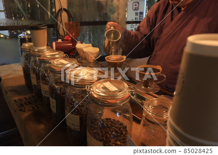 Enjoy the aroma of ground coffee Enjoy the aroma of ground coffee 85028425