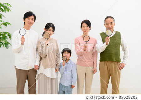 放大鏡 家人 家庭 85029202