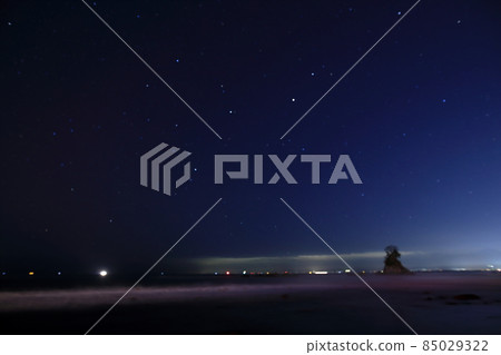 暴雨沿海風暴和星星 85029322