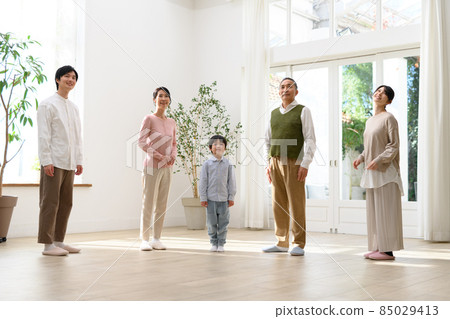 Family looking up Family looking up 85029413