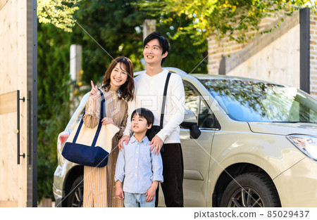 明亮的三口之家 85029437