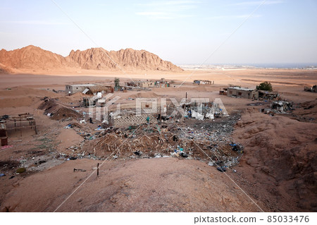 Abandoned houses 85033476