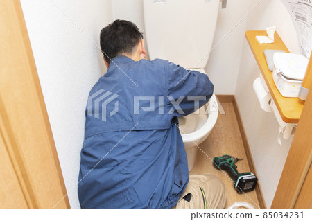 修理廁所的男工 修理廁所的男工 85034231