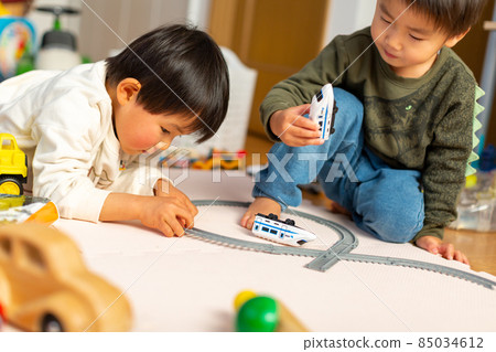 Children playing indoors Toddlers 85034612