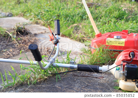 Mower and gasoline carrying can (engine-type mower, engine-type tipped saw type) 85035852