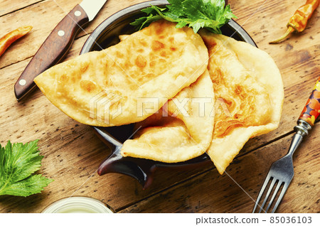 Non-yeast dough pies with meat filling 85036103