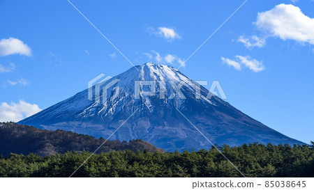 從西湖眺望雄偉的富士山 從西湖眺望雄偉的富士山 85038645