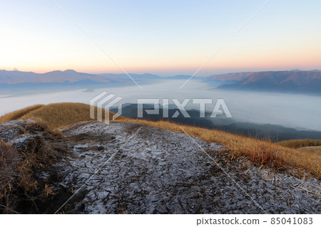 Daikanbo before sunrise 85041083