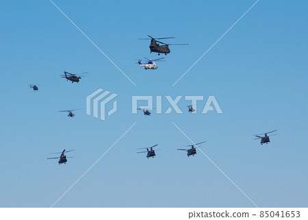 SDF helicopter formation flight 85041653