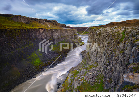 Valley of Jokulsa a Fjollum river in Vatnajokull National Park, Iceland 85042547