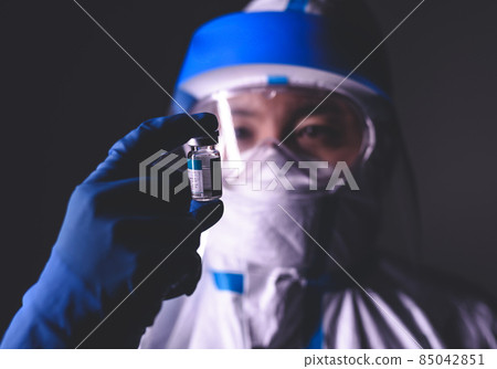 穿防護服的男人 85042851
