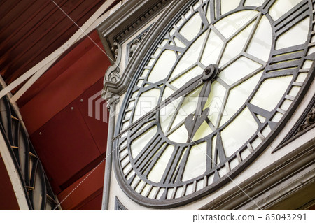 A large historic clock inside Paddington Station in London A large historic clock inside Paddington Station in London 85043291