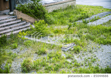 The front door of a building destroyed by the tsunami 85044666