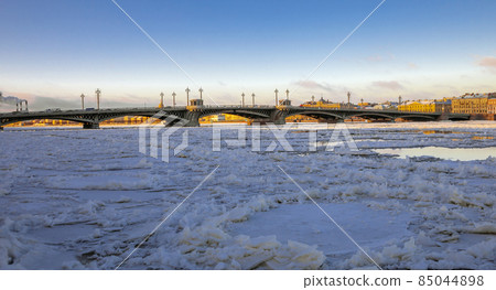 Blagoveshchensk Bridge over the Neva River in the November ice drift. Blagoveshchensk Bridge over the Neva River in the November ice drift. 85044898