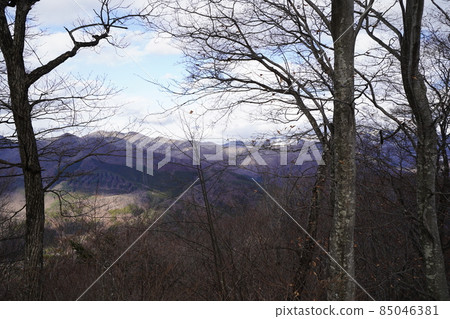 Numata City, Gunma Prefecture, the summit of Mt. Miune climbing from Kawachi Shrine, looking toward Mt. Hotaka from the summit 85046381