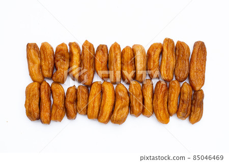 Sun-dried bananas on white background. 85046469