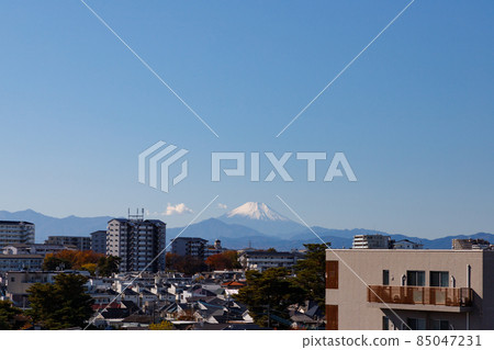 富士山，從西東京市眺望富士山的白雪皚皚的地區 85047231