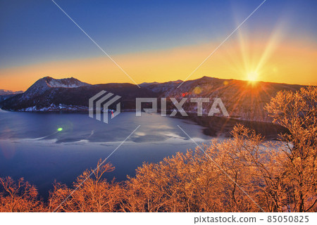 隆冬的摩週湖早晨 85050825