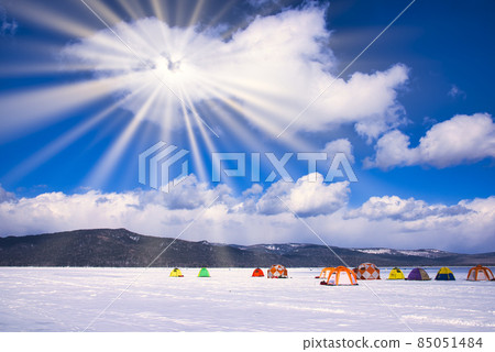 Frozen Lake Akan in the midwinter Frozen Lake Akan in the midwinter 85051484