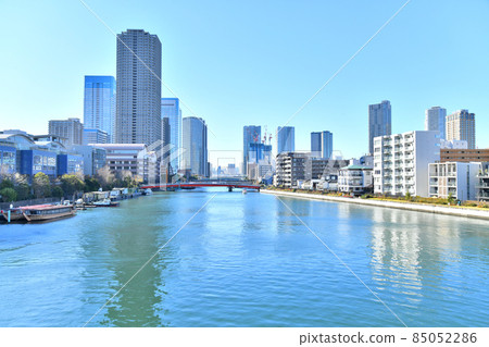 從朝潮大橋/朝潮運河（東京都中央區）望向朝潮大橋和晴海特里頓廣場 [2021.12] 85052286