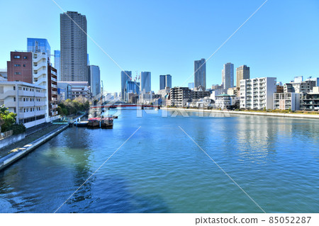 從朝潮大橋/朝潮運河（東京都中央區）望向朝潮大橋和晴海特里頓廣場 [2021.12] 85052287